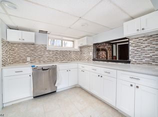 31 Northwestern Way, Hopatcong, NJ 07843