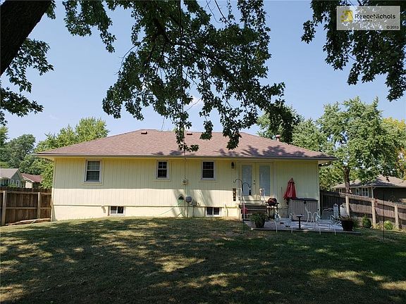 4th image of 100 SE Victor Dr