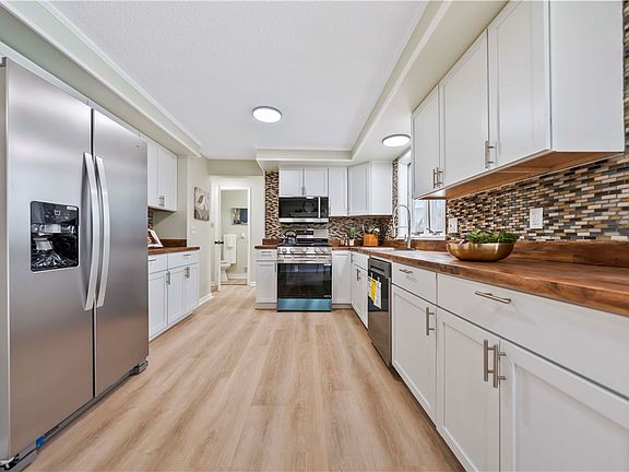 3rd image of 60 Jade Dr