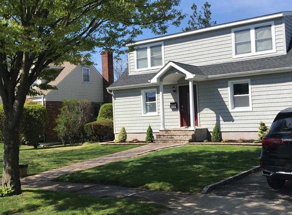 1st image of 92 Benjamin Ave