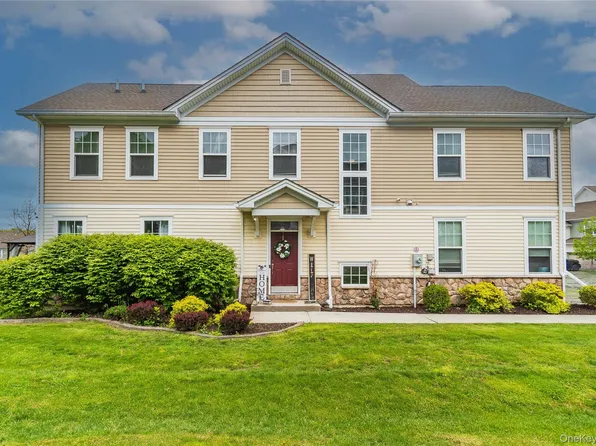 33 Maple Fields Drive, Middletown, NY 10940