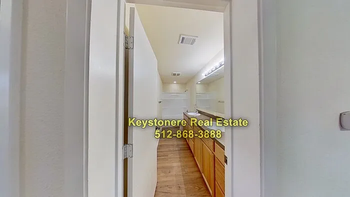 501 N Lampasas St — Photo 12