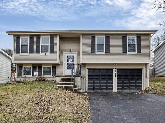 3rd image of 2121 Summer Breeze Dr