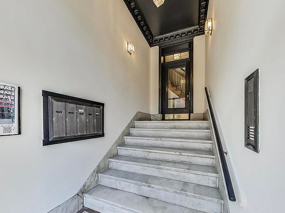 5th image of 1058 W Armitage Ave #A