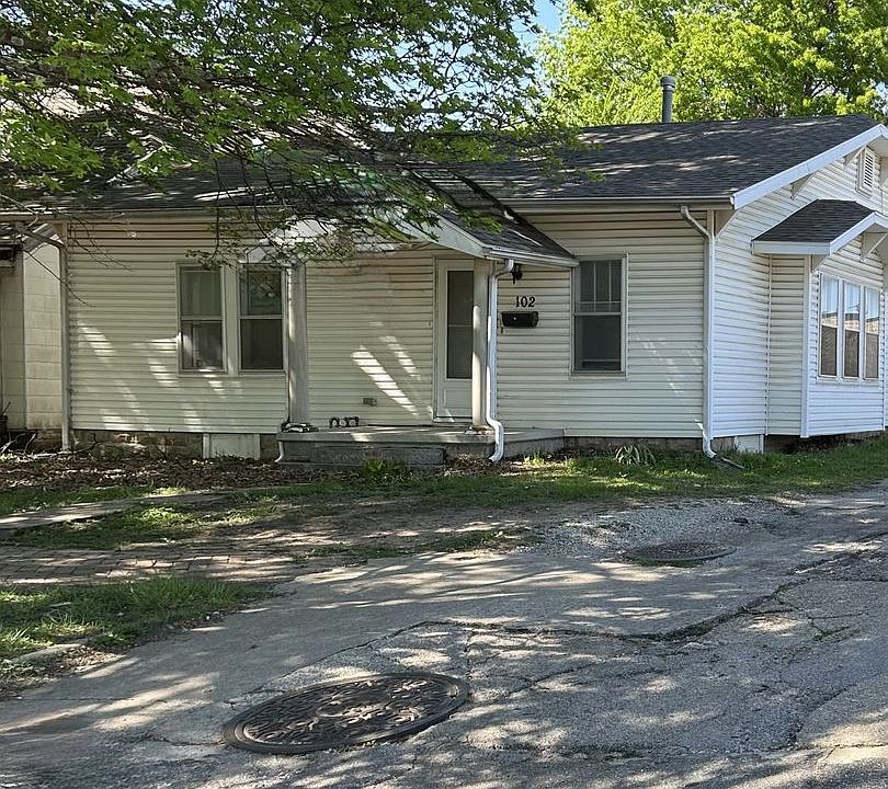 1st image of 102 W Washington Ave