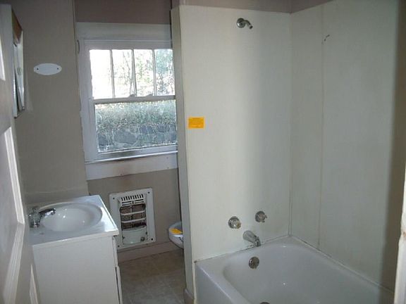5th image of 606 N 7th St