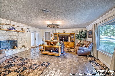 4th image of 706 S ASHBY DR