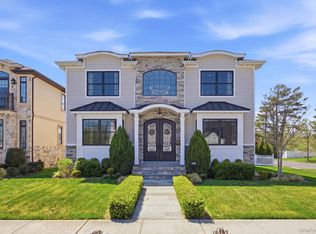 295 Dorchester Rd S, Garden City, NY 11530