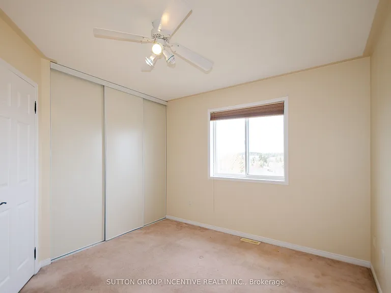 38 Harwood Dr #UPPER — Photo 16