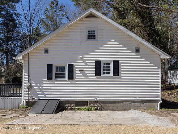 5th image of 647 Hickory Bush Road