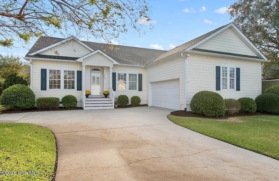3 bed, 2.0 bath, $2,900 — Photo 1