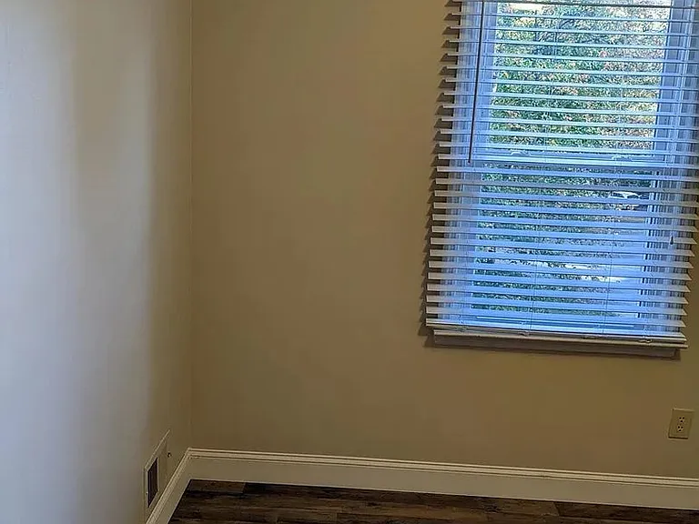 450 Karl Ct SW — Photo 28