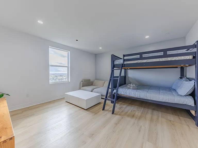 4240 Barrett Rd — Photo 32