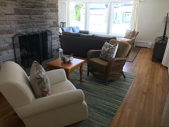 3rd image of 50 Burbank Ave