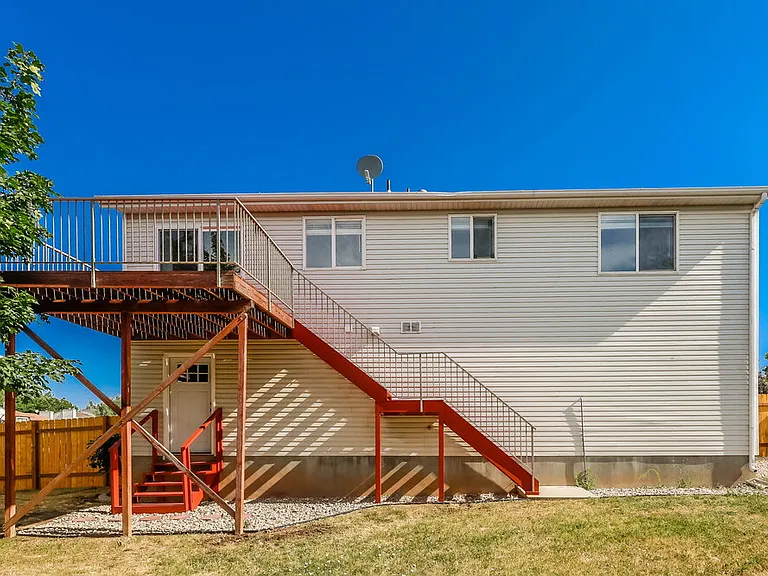 486 W 225 N — Photo 17