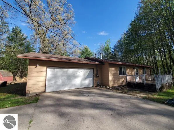 4022 Chippewa Trl, Hale, MI 48739