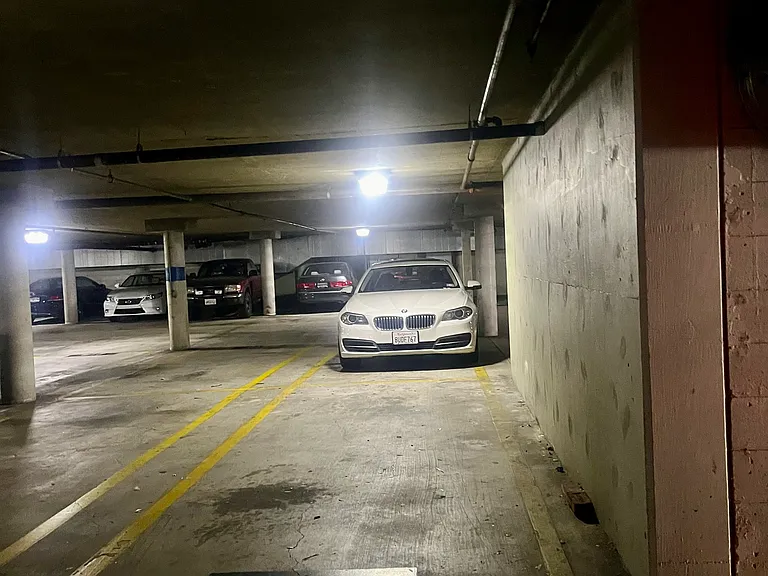Free Parking space close to elevator