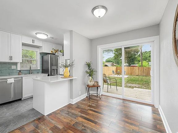 5th image of 2314 S Alameda Pl #1