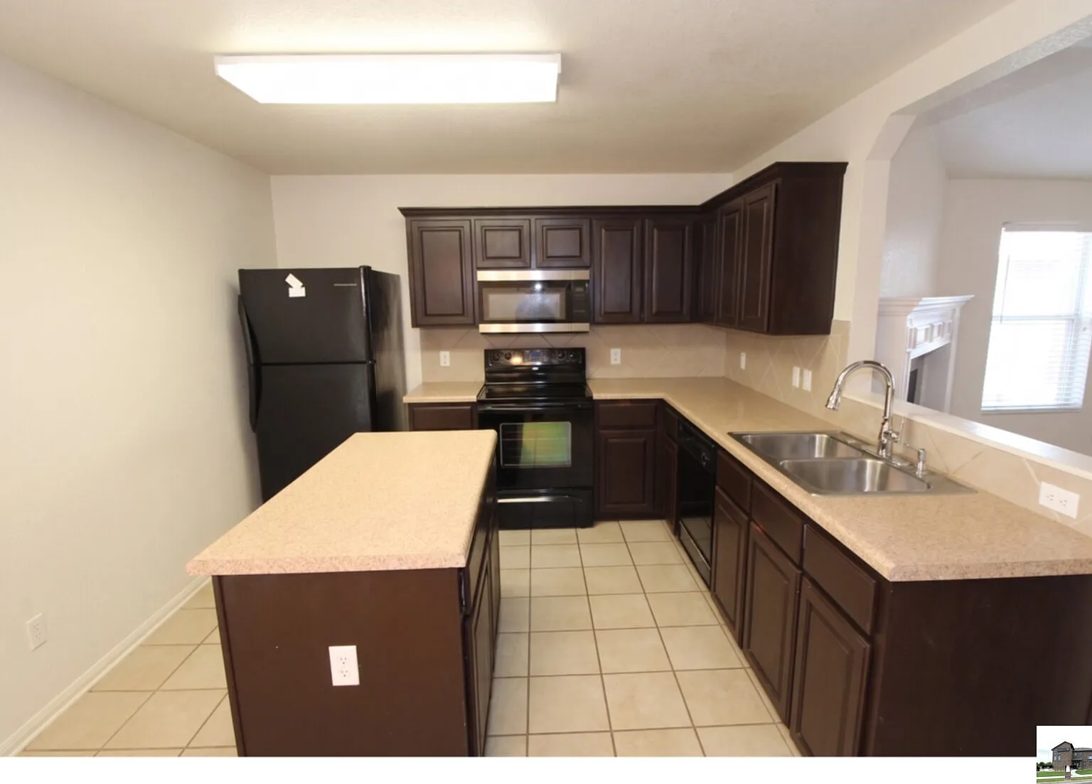 4 bed, 2.5 bath, 2255 sqft, $1,775 — Photo 4