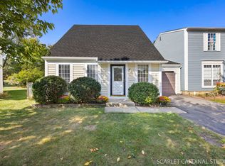 3S340 Blackthorn Ln, Warrenville, IL 60555