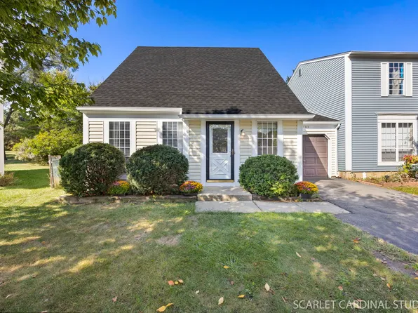 3S340 Blackthorn Ln, Warrenville, IL 60555
