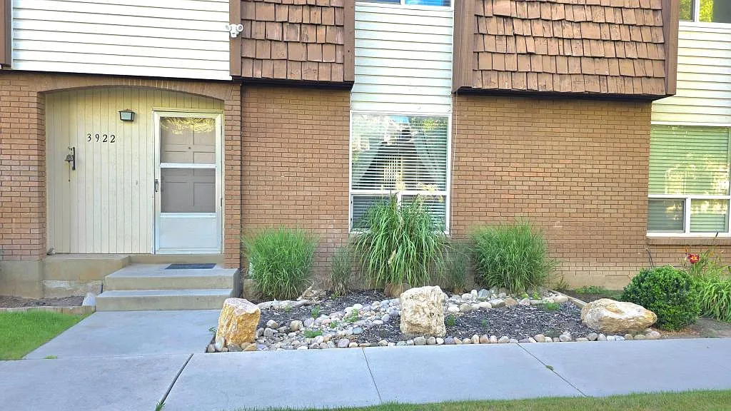 3922 Lamplighter Way — Photo 2