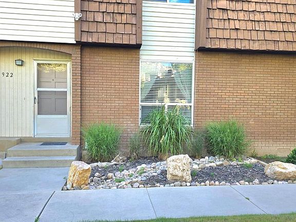 2nd image of 3922 Lamplighter Way