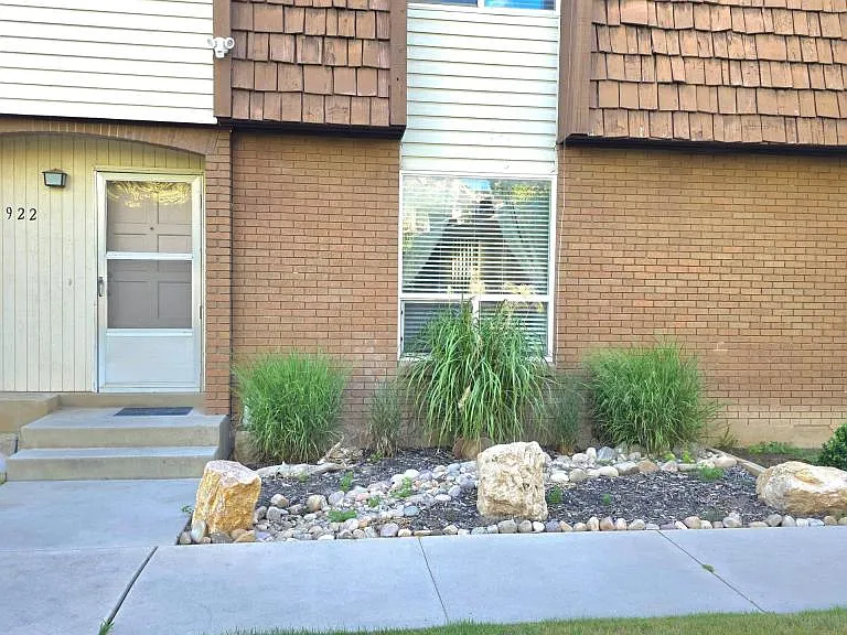 3922 Lamplighter Way — Photo 2