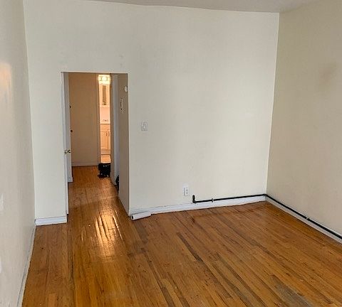 4th image of 624 E 11th St #3AE