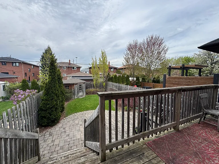 18B Algoma St — Photo 22