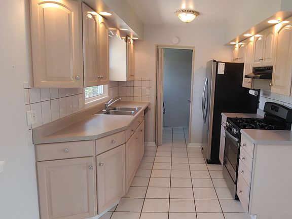 4th image of 266 Trowbridge Rd