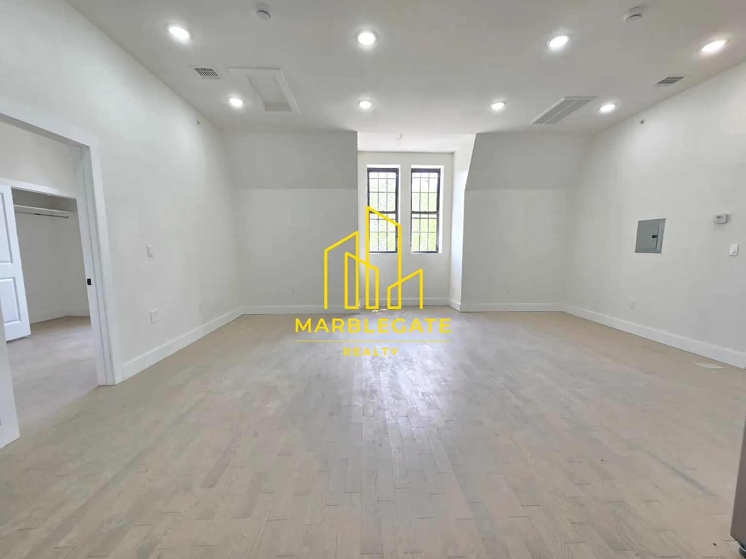 2 bed, 850 sqft, $2,600 — Photo 4