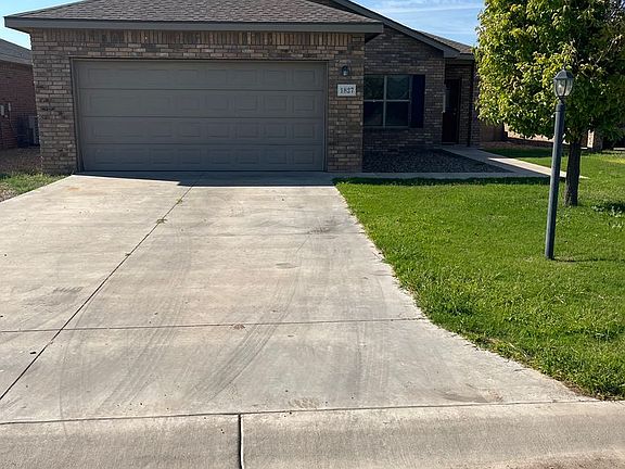 2nd image of 1827 Dillon Wood Dr