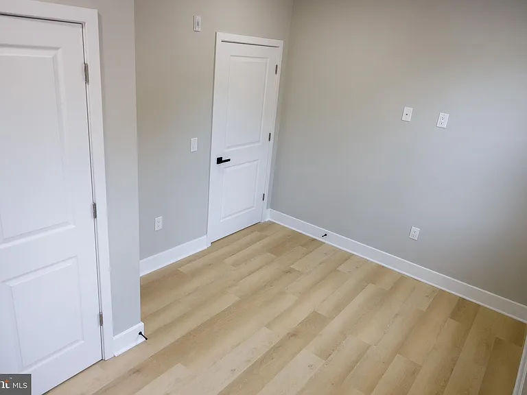 1201 Lindley Ave — Photo 20
