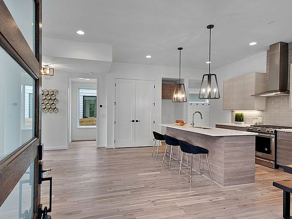5th image of 520 Wabash Ave NE #B