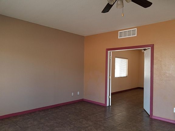 5th image of 636 E Settlers Trl