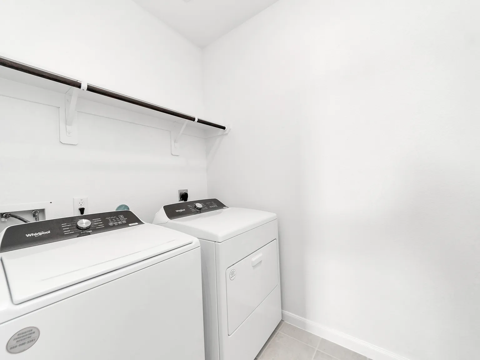 3 bed, 2204 sqft, $3,050 — Photo 3
