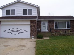 5115 Springdale Ln, McHenry, IL 60050