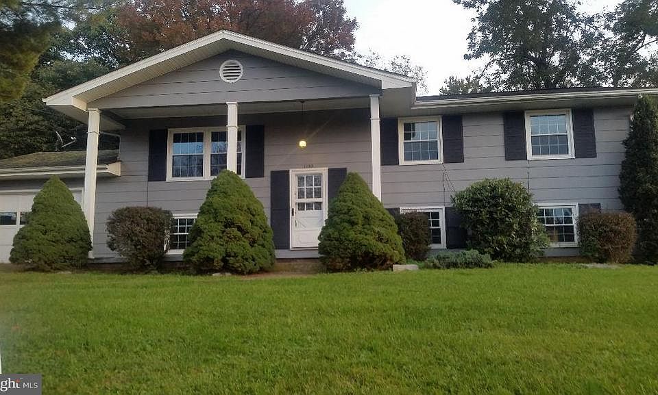 1st image of 1192 Westmoreland Dr