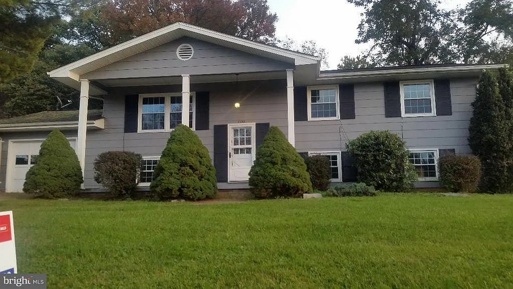 1192 Westmoreland Dr photo 1