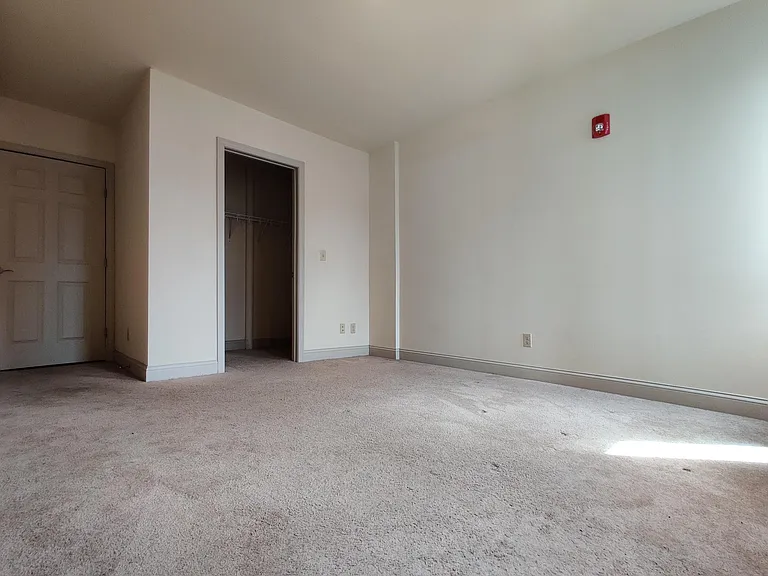 191 College St #206 — Photo 7