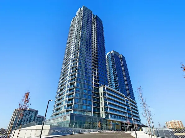 30 Upper Mall Way, Vaughan, ON