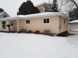 911 W Burnett St, Beaver Dam, WI 53916