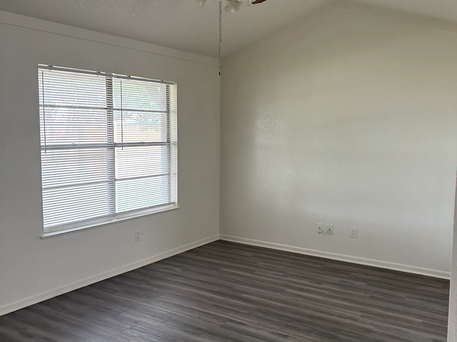 2 bed, 1.0 bath, $1,195 — Photo 2