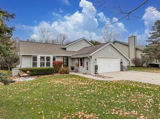 N28W22352 Foxwood Ln, Waukesha, WI 53186