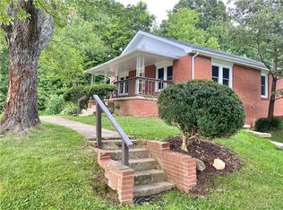 23 Bird Nest Ln, Hendersonville, NC 28792