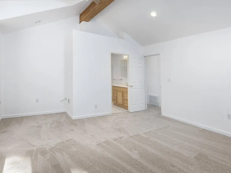 6885 Kings Row Dr — Photo 9