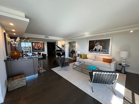 5th image of 211 S Spalding Dr #301