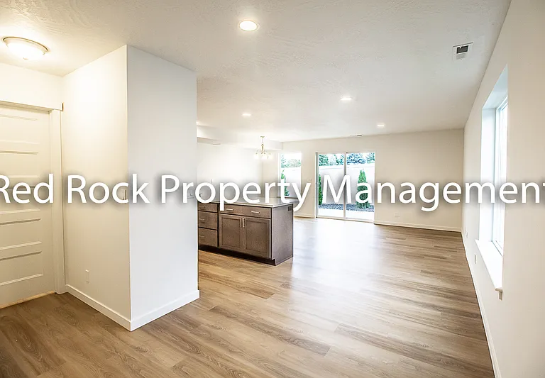 1412 N Michigan Ln #1 — Photo 3