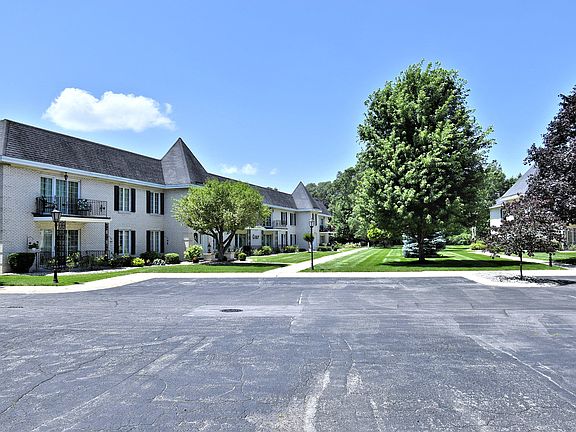 3rd image of 2288 Bordeaux Walk APT D1